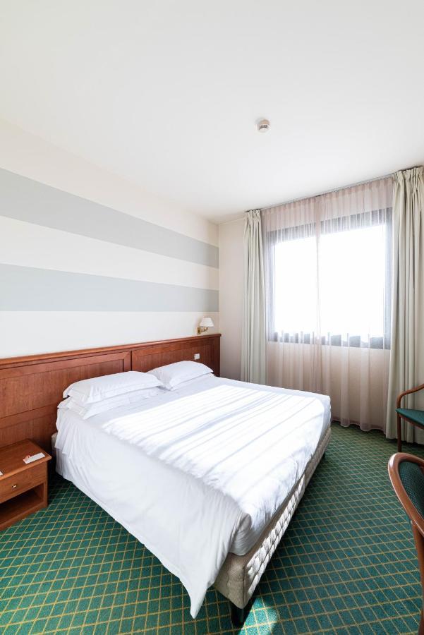 Phi Hotel Emilia Оццано-делл'Емілія Екстер'єр фото
