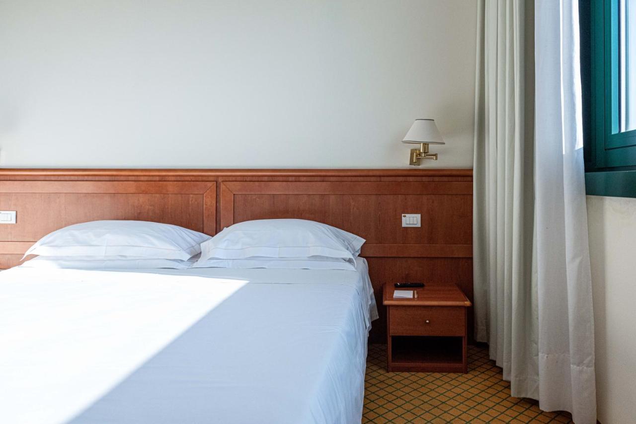 Phi Hotel Emilia Оццано-делл'Емілія Екстер'єр фото